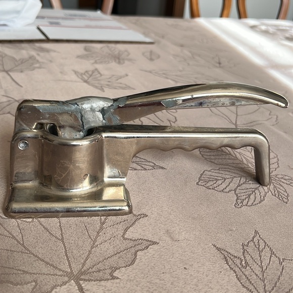 Rare VTG Ocelco Die Cast Metal Hand Operated Pill Crusher - Picture 1 of 9